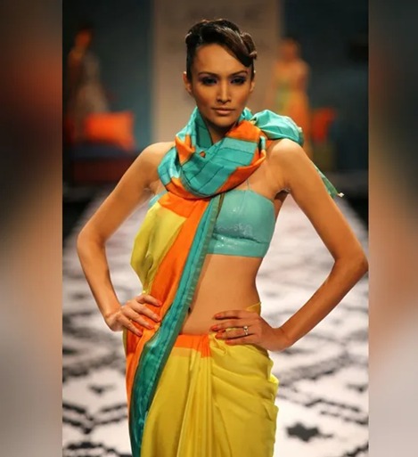 9. Saree Draping With Neck Scarf 